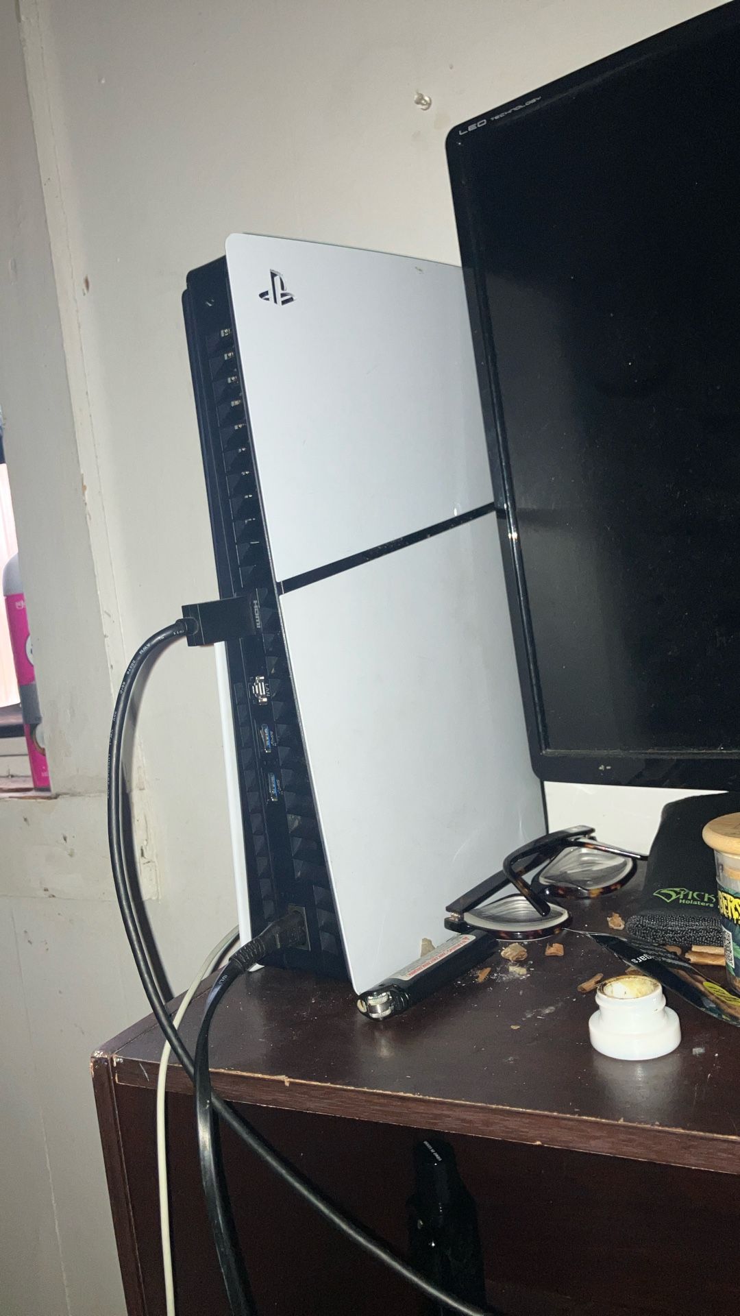 1TB PS5 With The Disc Drive 3 Controllers