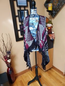 CLOSET SPACE~ AZTEC PRINT FRINGE TASSEL SLEEVELESS CARDIGAN!