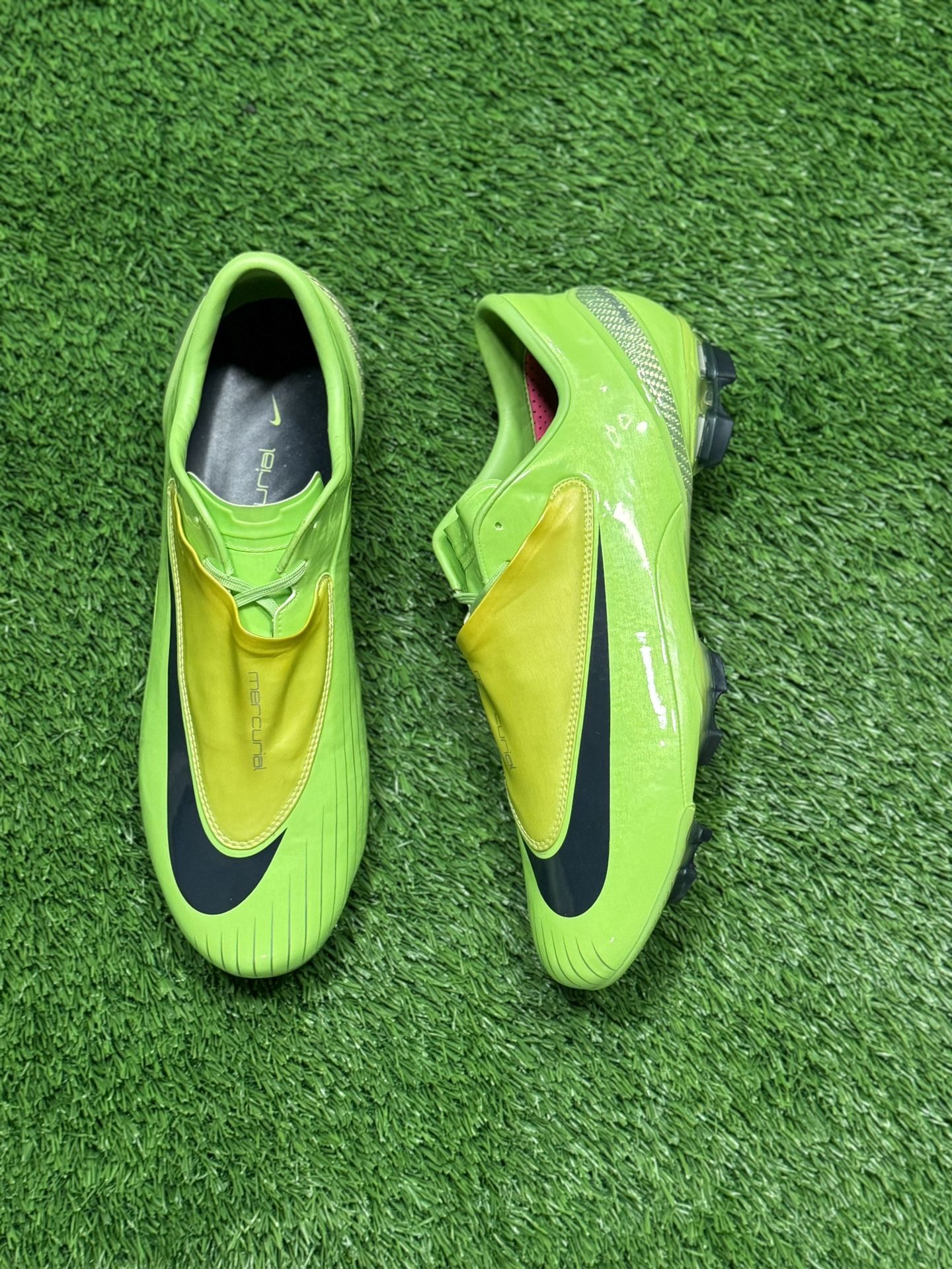 Brand New Nike Mercurial Vapor IV Soccer Cleats - Size 12US