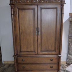 Drexel Heritage Bedroom Armoire.w/ 4 Drawers.