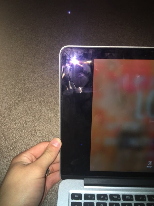 MacBook Pro Retina late 2013 2.4ghz intel core i5 4gb 1600 MHz DDR3 nite iris 1536gb. Bar down the side