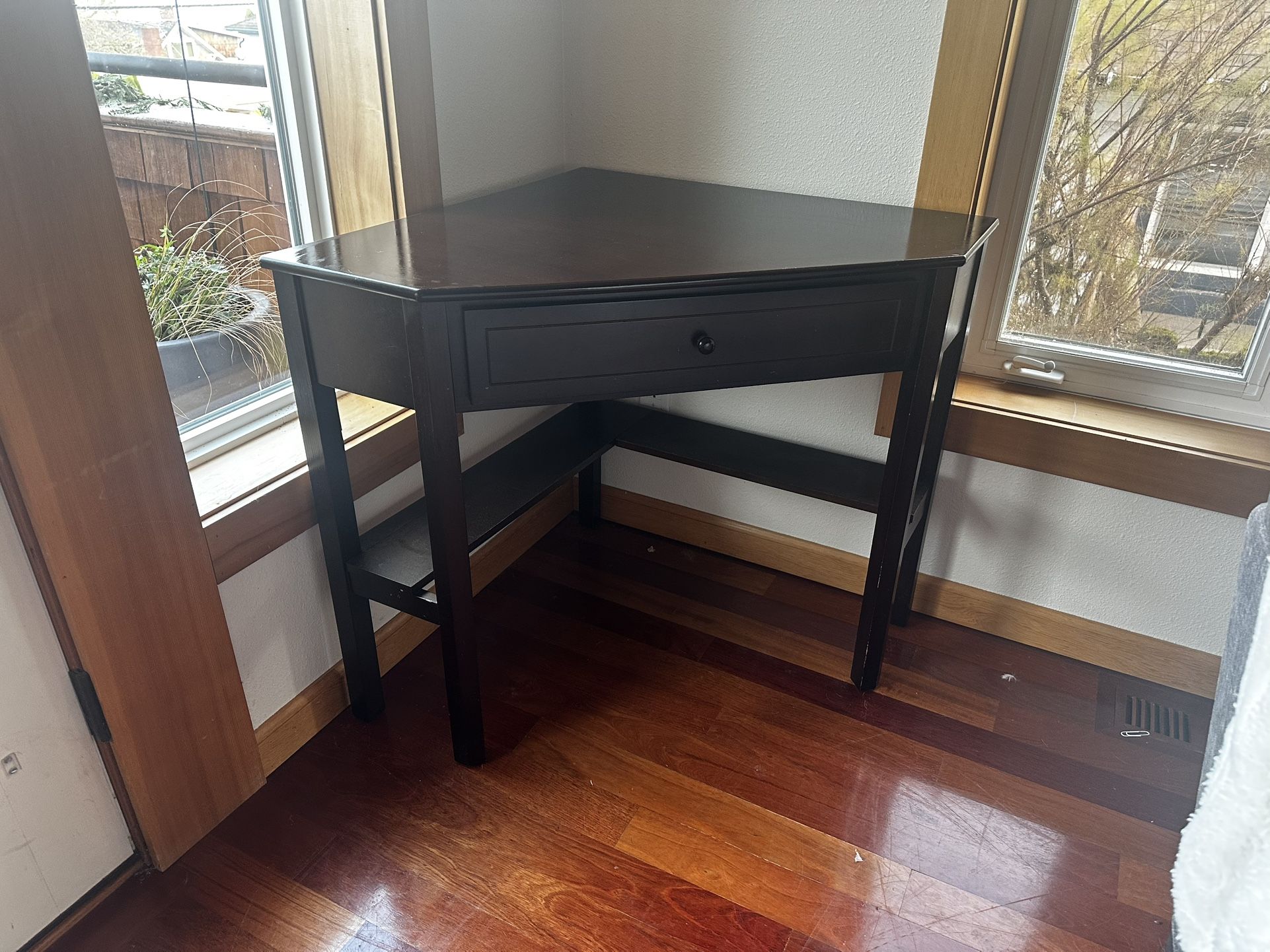 Corner Desk