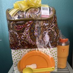 Lunchbag with tupperware