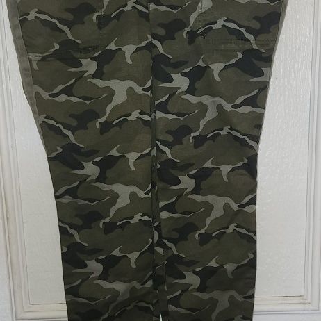 Torrid shop camo pants