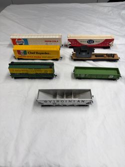 Vintage Ho model train cars 7 units