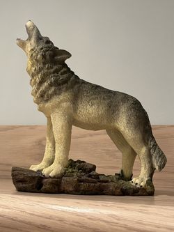 Wolf Resin Art Figurine