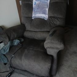 New Chair Reclines All Power