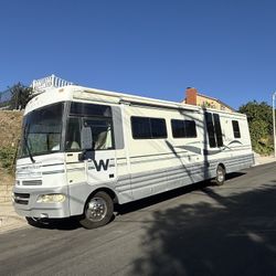 2000 Winnebago Chieftain RV Motorhome– 36 ft – LOW MILES