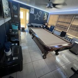 Pool table 