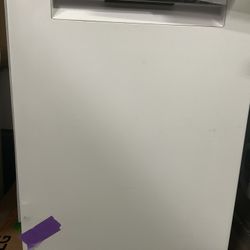 New  Bosh 500 Series 24 in White Top Control Tall Tub Pocket Handle Dishwasher ,44 dBA 