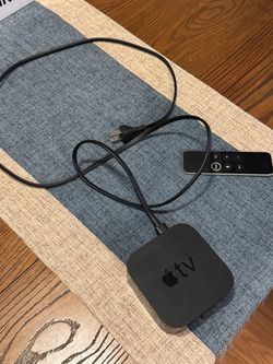 Apple TV 4K 32gb w/ power cord and remote