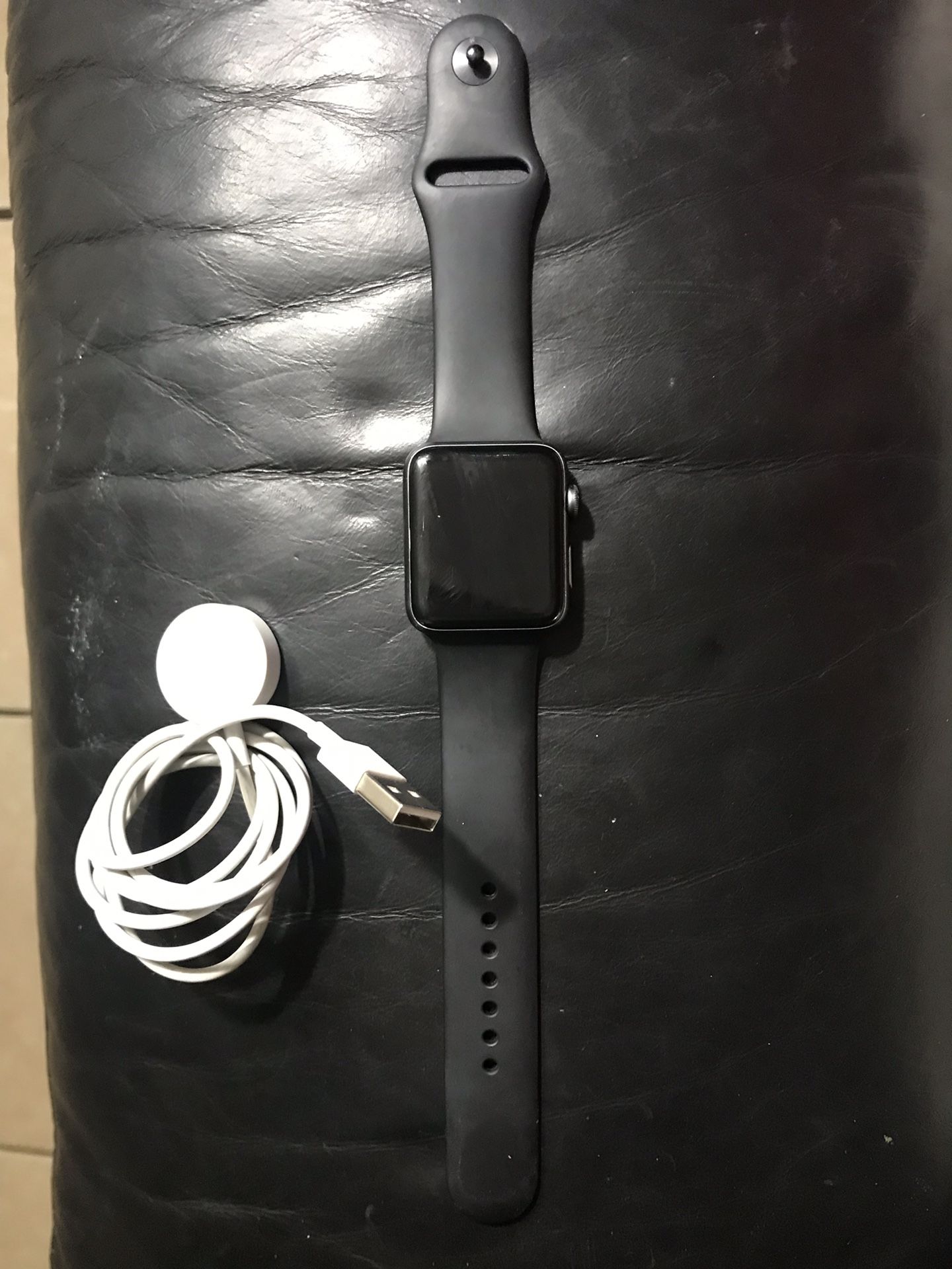 Apple Watch series 3 42mm GPS like new with charger