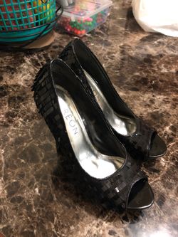 Dereon pumps size 6.5