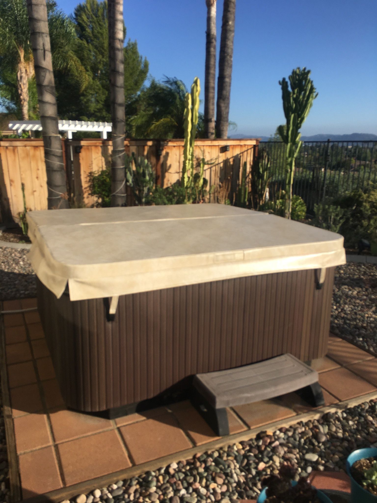 CUSTOM SPA & HOT TUB COVERS