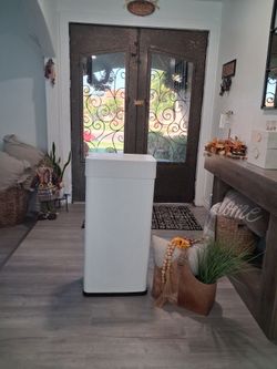 TOUCHLESS TRASH CAN 18 GAL