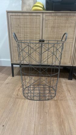 Wired laundy basket