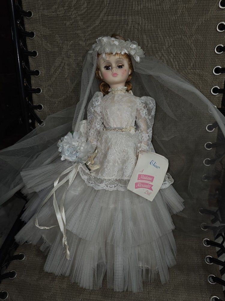 Madame Alexander ELISE Bride Doll 1685 Tags Auburn Hair Brown Eyes w/stand 17"