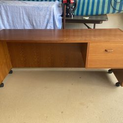 Desk with Wheels