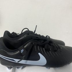 Legend 10 Academy Fg Soccer Cleats 