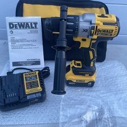 XR Heavy Duty XR Hammer Drill, 4.0 AH Battery , Charger & Bag