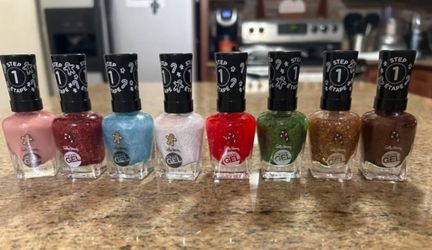 Set of 8 Brand New Sally Hansen Christmas Collection Nail Polishes