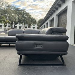 Sectional Couch/Sofa - Like new - Recliners - Delivery Available 🚛