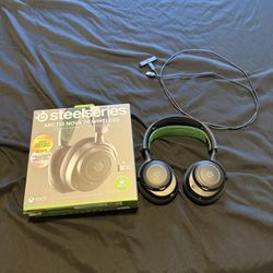 Arctis Nova 7x Xbox headset
