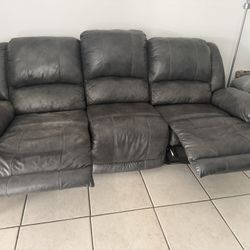 Juego De Sala / Living Room $300.00 OBO