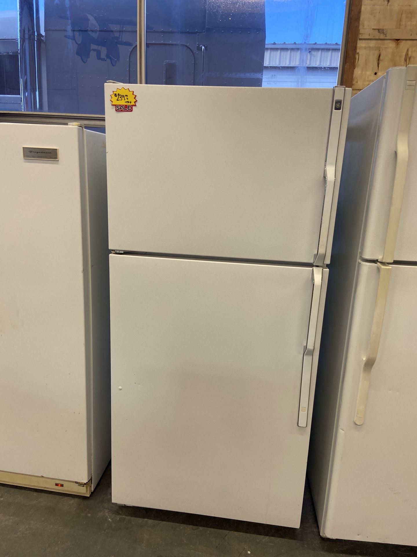 TOP AND BOTTOM REFRIGERATORS