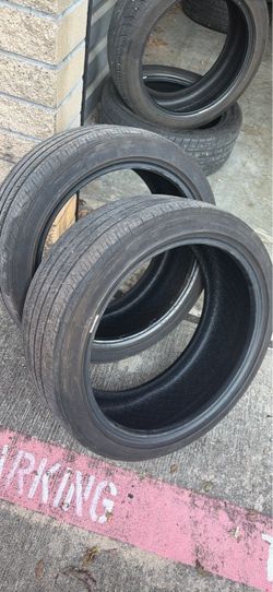 235 40 19 matching pair of Goodyear