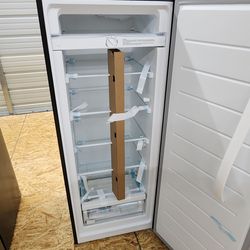 NEW 56-in High Vissani
7.1 cu. ft. Upright Freezer or Refrigerator Depending on Setting Garage Ready