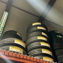 225/60/18 Arroyo Grand Sport A/S 100V Tires