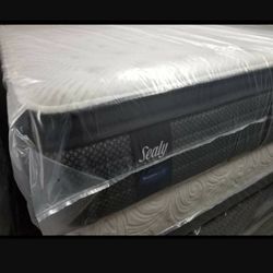 Queen size new thick pillow top 