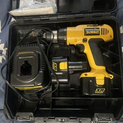 18V DeWalt Drill (2 Batteries & Charger)
