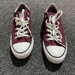Converse Tennis Shoe Women’s - Burgundy 8.5