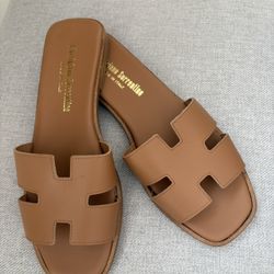 NEW! ITALIAN LEATHER SANDALS