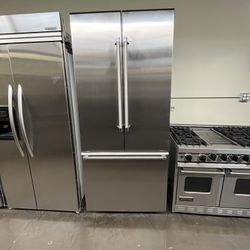 THERMADOR STAINLESS STEEL 36” BUILT IN REFRIGERATOR