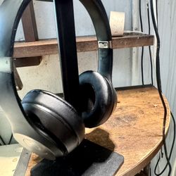 Beats by Dre Solo 4 on-ear headphones  flawless condition barely used