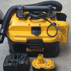 DeWalt 20V MAX 2 gal Cordless Wet/Dry Vacuum 20 V
