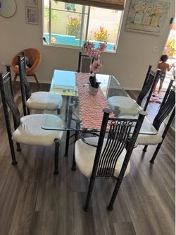 Table with 6 chairs