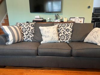 Beautiful and comfy Couch