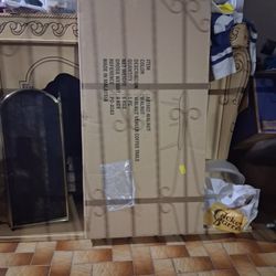 COFFEE  TABLE  Brand New 