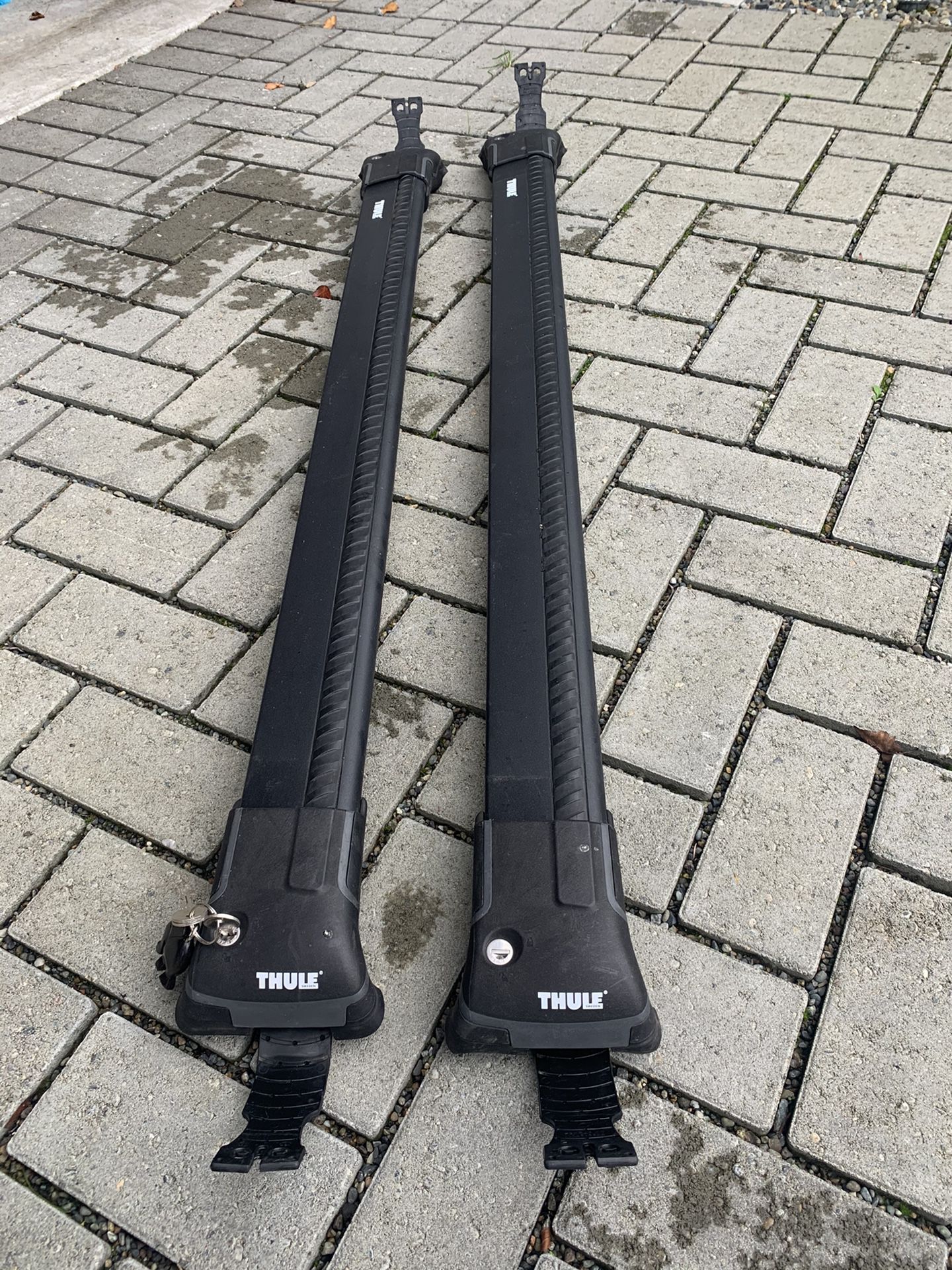 Thule Aeroblade Edge 7503 Roof Rack System - 2 Rails - In GREAT Shape