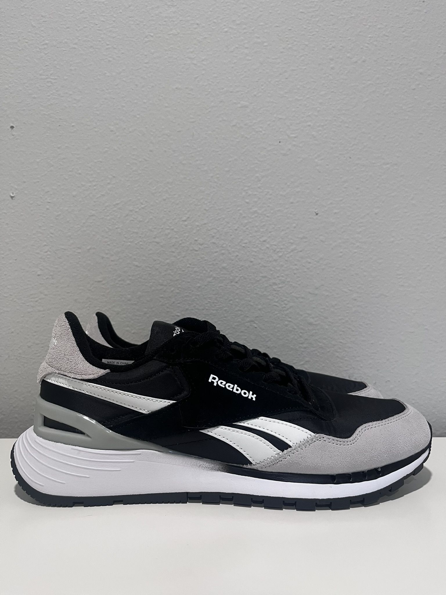 Reebok Shoes (Size 11)