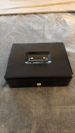 $1 – Locking Cash Box / Money Box – Key Included