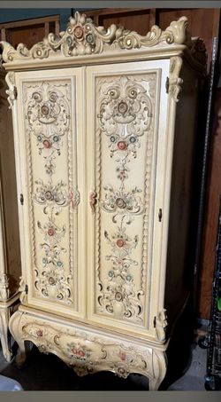 Ornate Baroque 10 piece bedroom set.