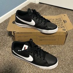 Men’s Nike Court Legacy 
