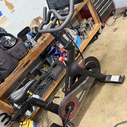 Peloton Exercise Bike Great Shape 