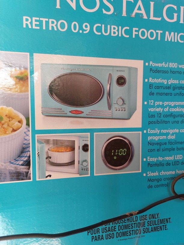 Nostalgia
Retro Series 19.5 in. Wide 0.9 cu. ft. 800-Watt Countertop Microwave in Aqua