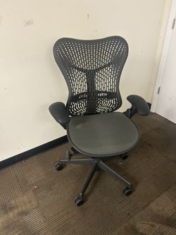 Herman Miller mirra
